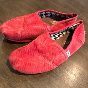 TOMS Flats
